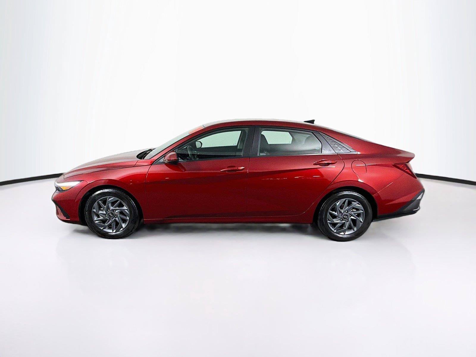 Used 2024 Hyundai Elantra SEL FWD image 8
