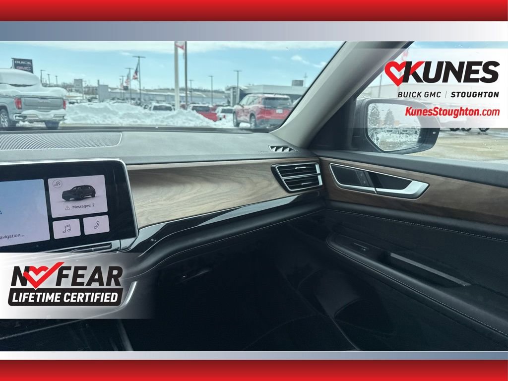 Used 2025 Volkswagen Atlas SE image 40