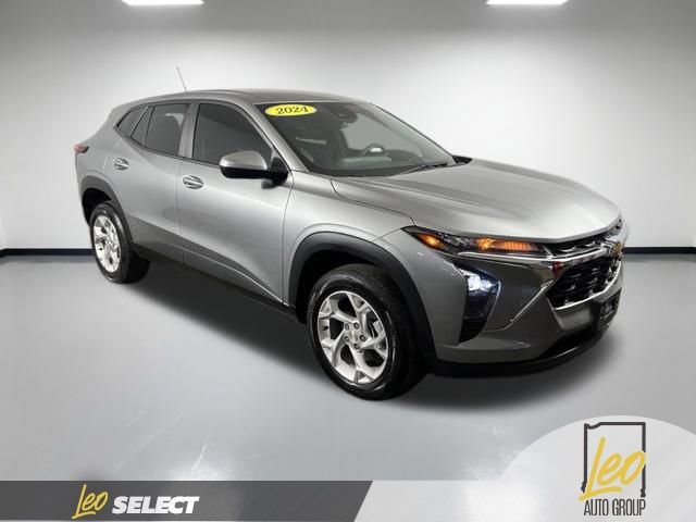 Used 2024 Chevrolet Trax LS w/ LS Convenience Package FWD image 7