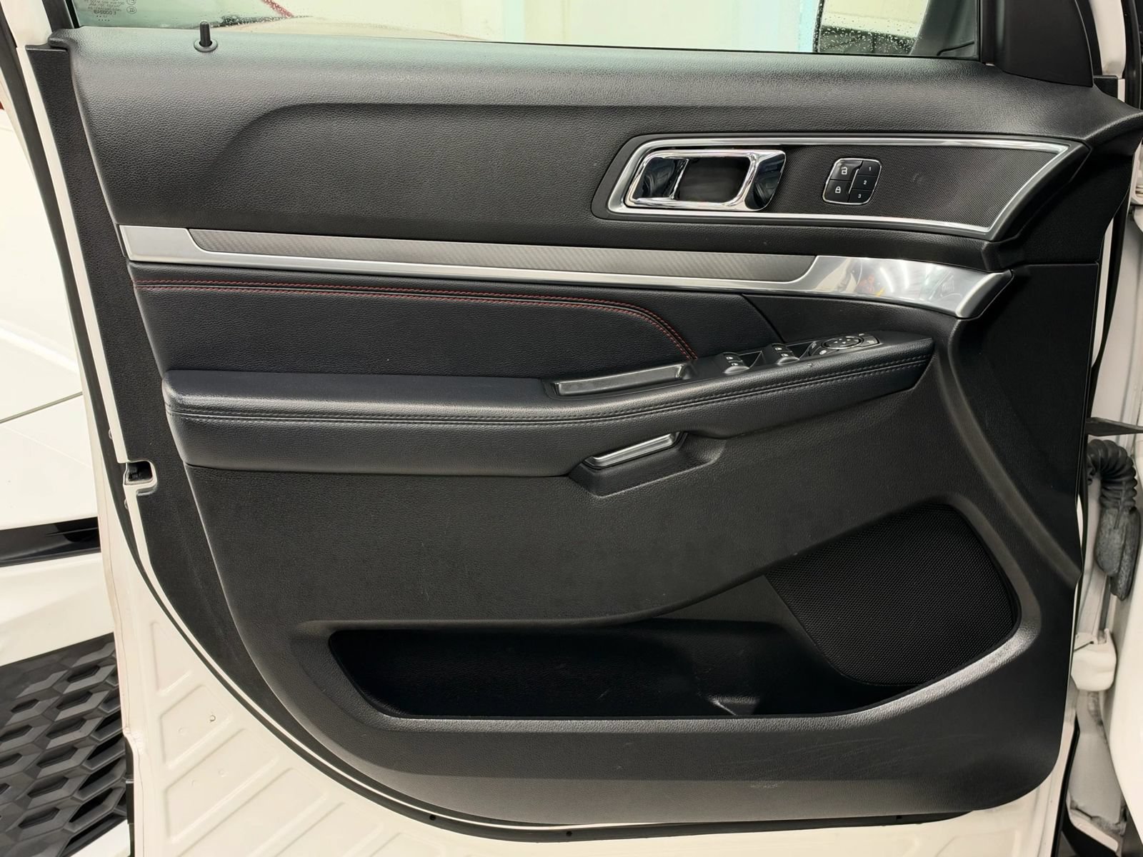 Used 2018 Ford Explorer Sport w/ Equipment Group 401A AWD/4WD image 16