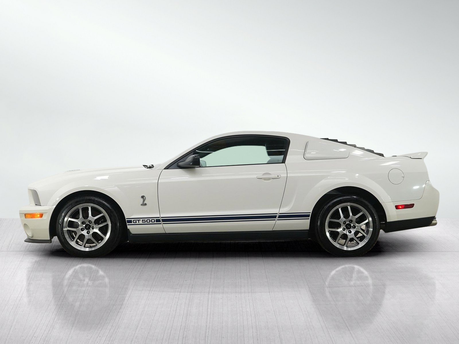 Used 2009 Ford Mustang Shelby GT500 RWD image 2