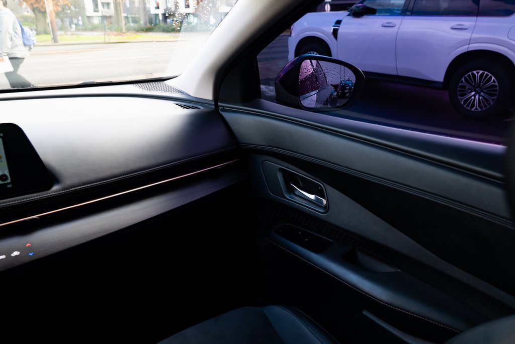 Used 2024 Nissan Ariya AWD image 10