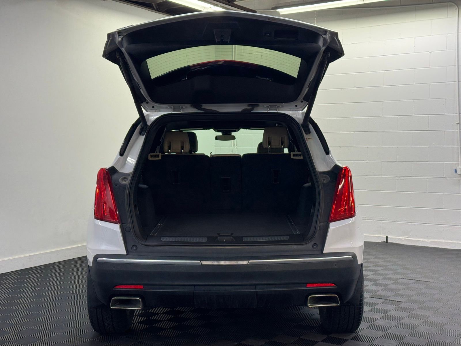 Used 2017 Cadillac XT5 Luxury w/ Driver Awareness Package image 37