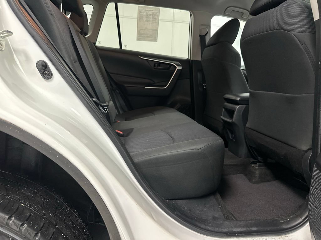Used 2020 Toyota RAV4 LE w/ Carpet Mat Package AWD/4WD image 19