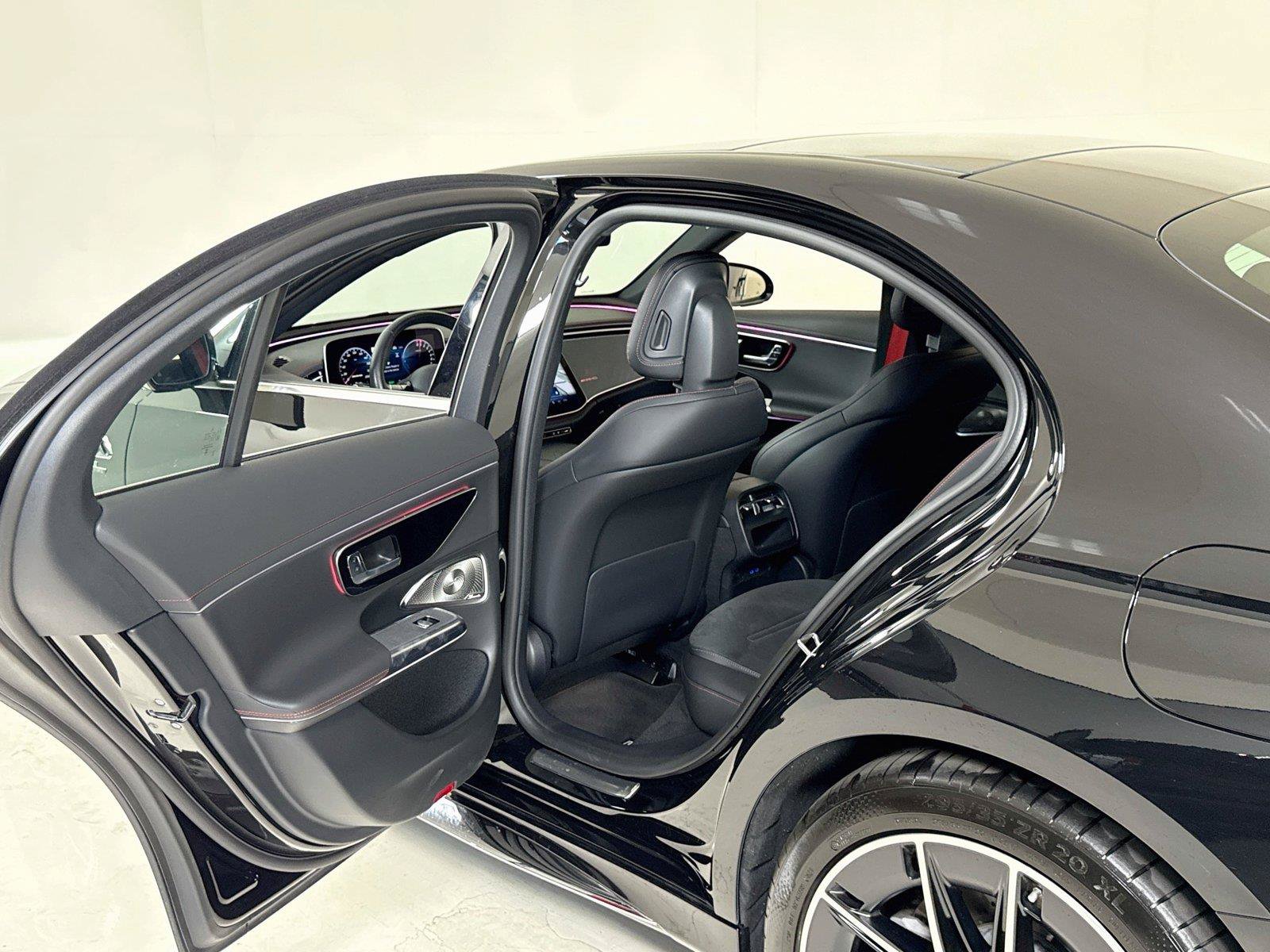 Used 2025 Mercedes-Benz E 53 AMG e 4MATIC Sedan image 26