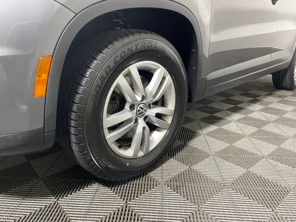 Used 2015 Volkswagen Tiguan S AWD/4WD image 26