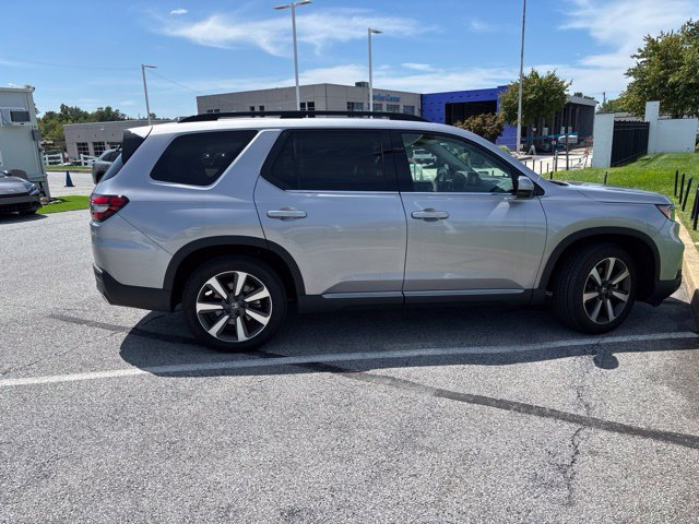 Used 2025 Honda Pilot Touring image 10