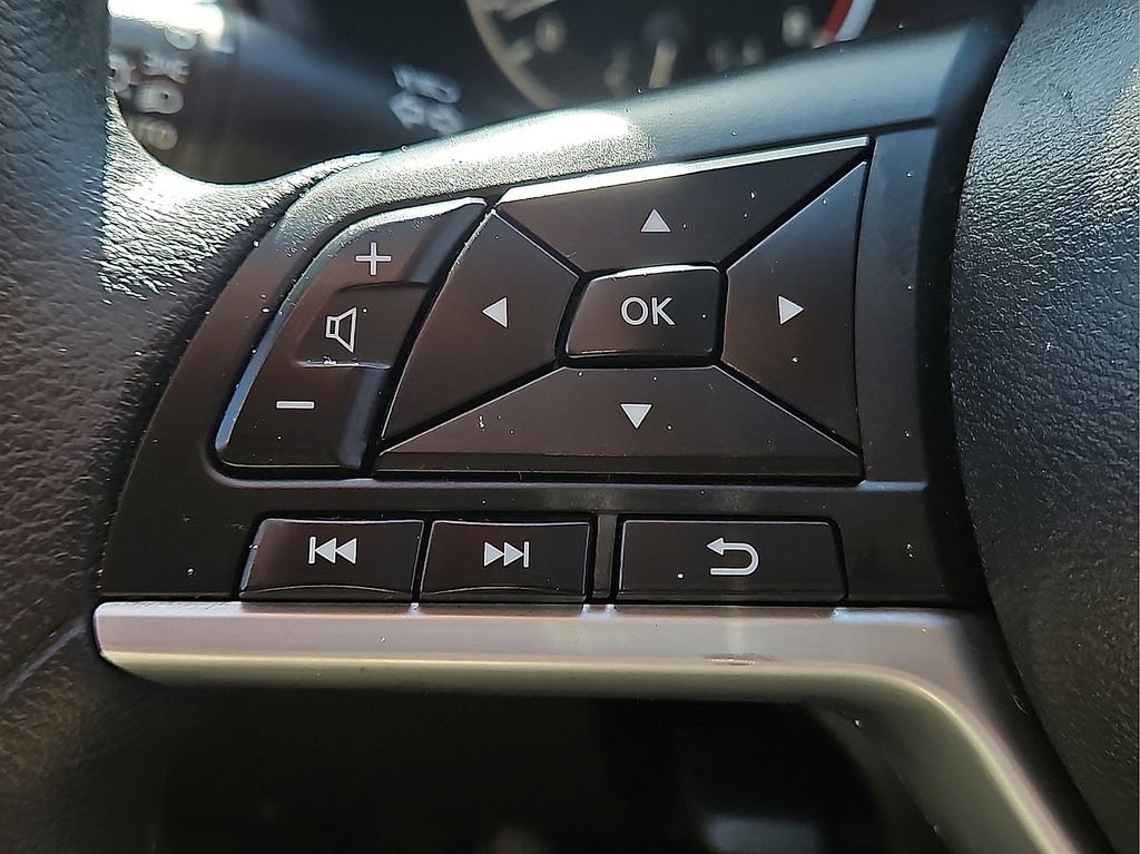 Used 2025 Nissan Altima 2.5 SV FWD image 23
