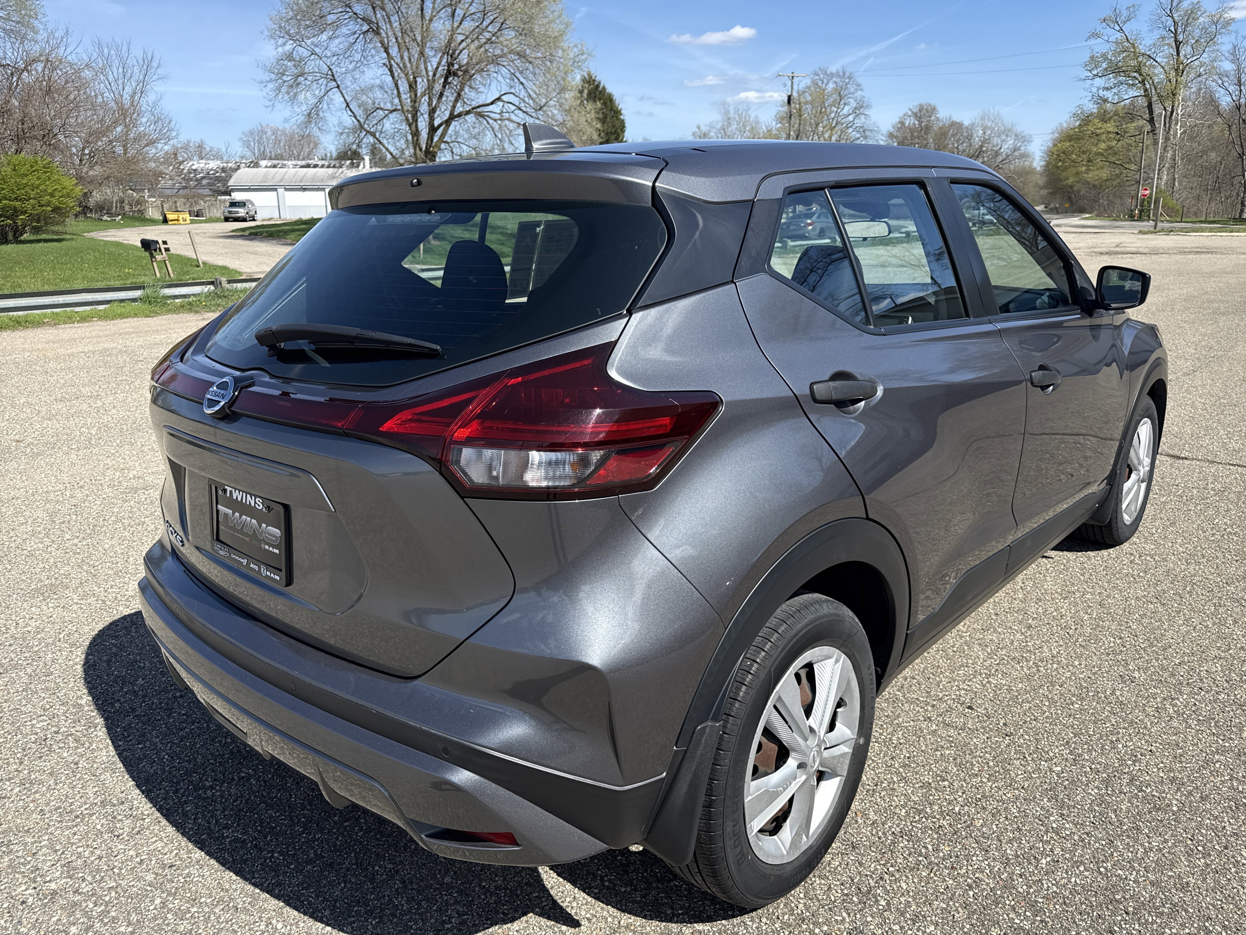 Used 2021 Nissan Kicks S image 3