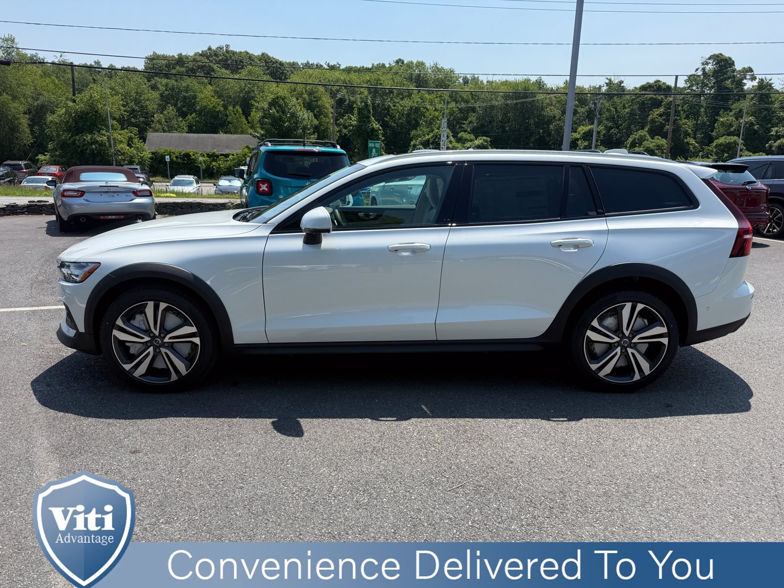 New 2026 Volvo V60 B5 Cross Country Plus w/ Climate Package AWD/4WD image 5