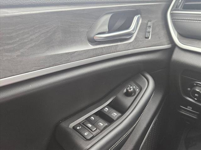 Used 2022 Jeep Grand Cherokee L Limited image 24