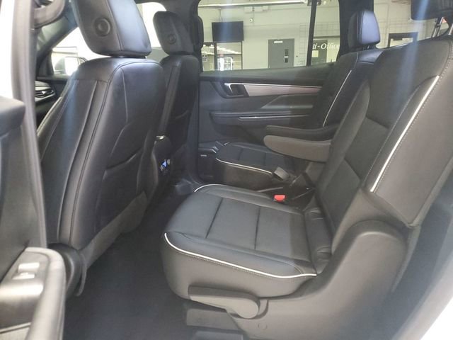 Used 2025 Buick Enclave Preferred image 2