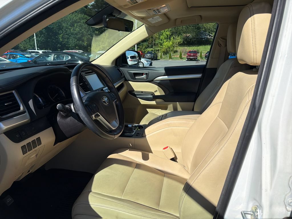 Used 2018 Toyota Highlander XLE AWD/4WD image 10