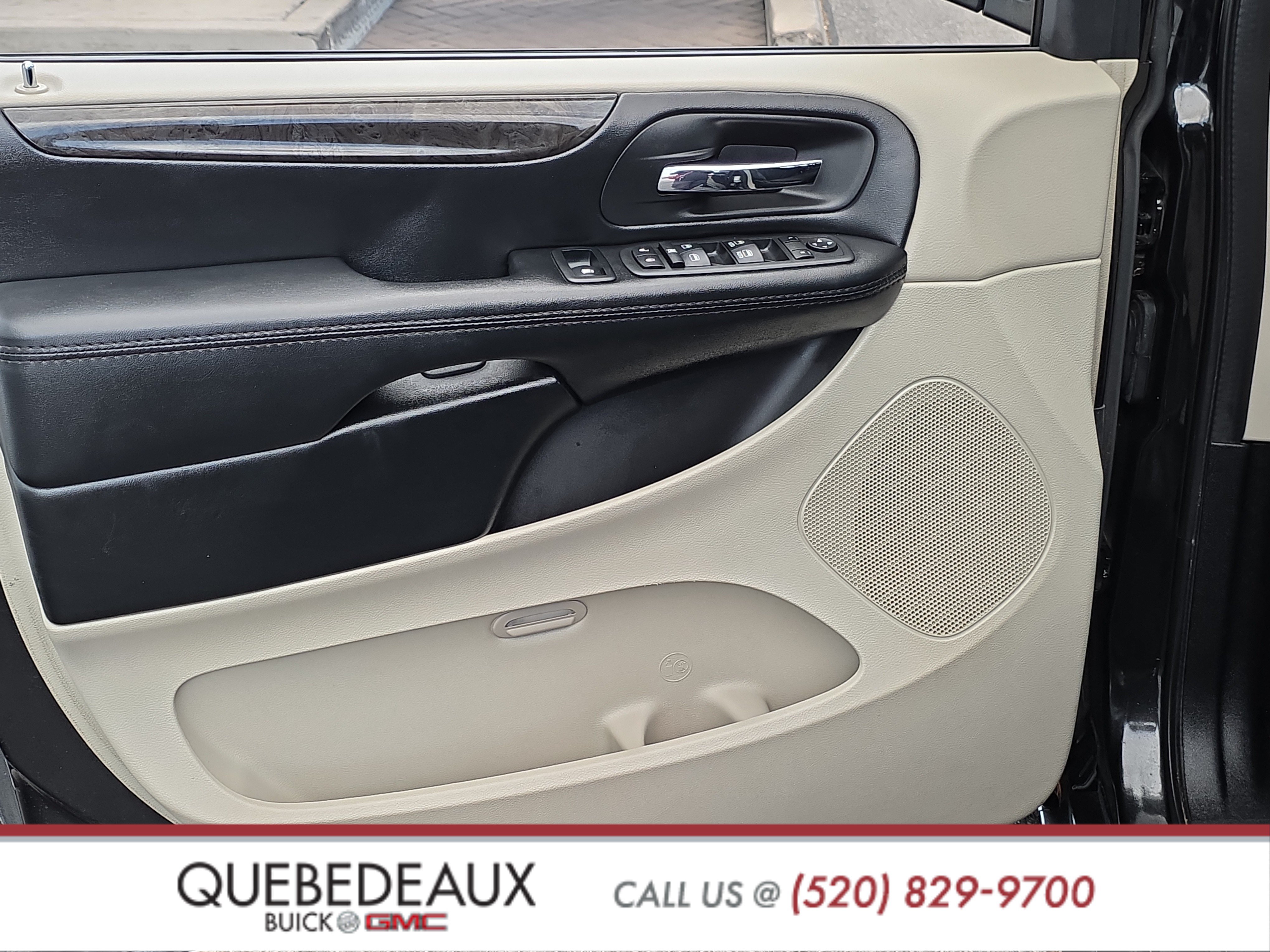 Used 2019 Dodge Grand Caravan SE w/ UConnect Hands-Free Group FWD image 9