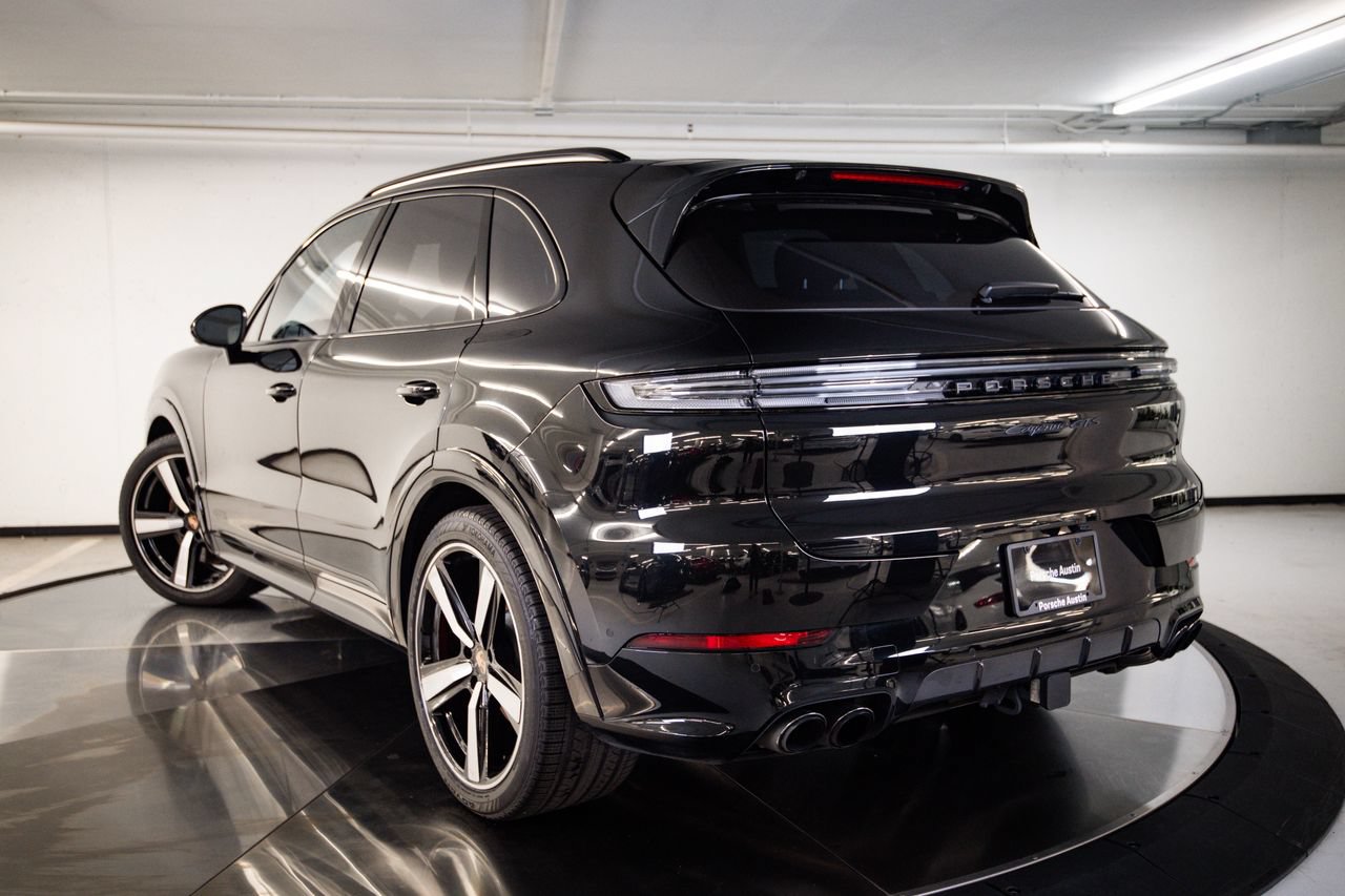 Certified 2026 Porsche Cayenne GTS AWD/4WD image 3