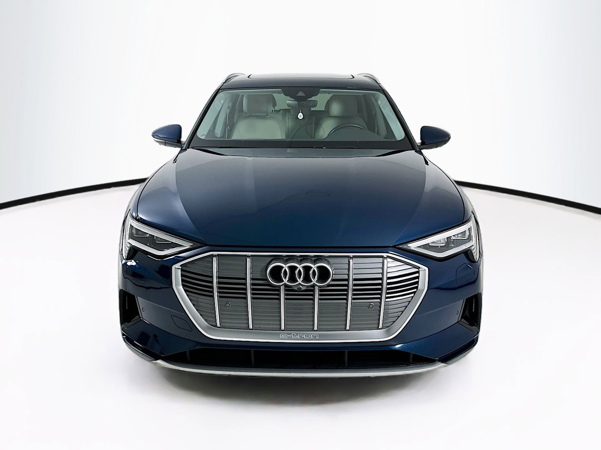 Used 2022 Audi e-tron Premium Plus AWD/4WD image 2