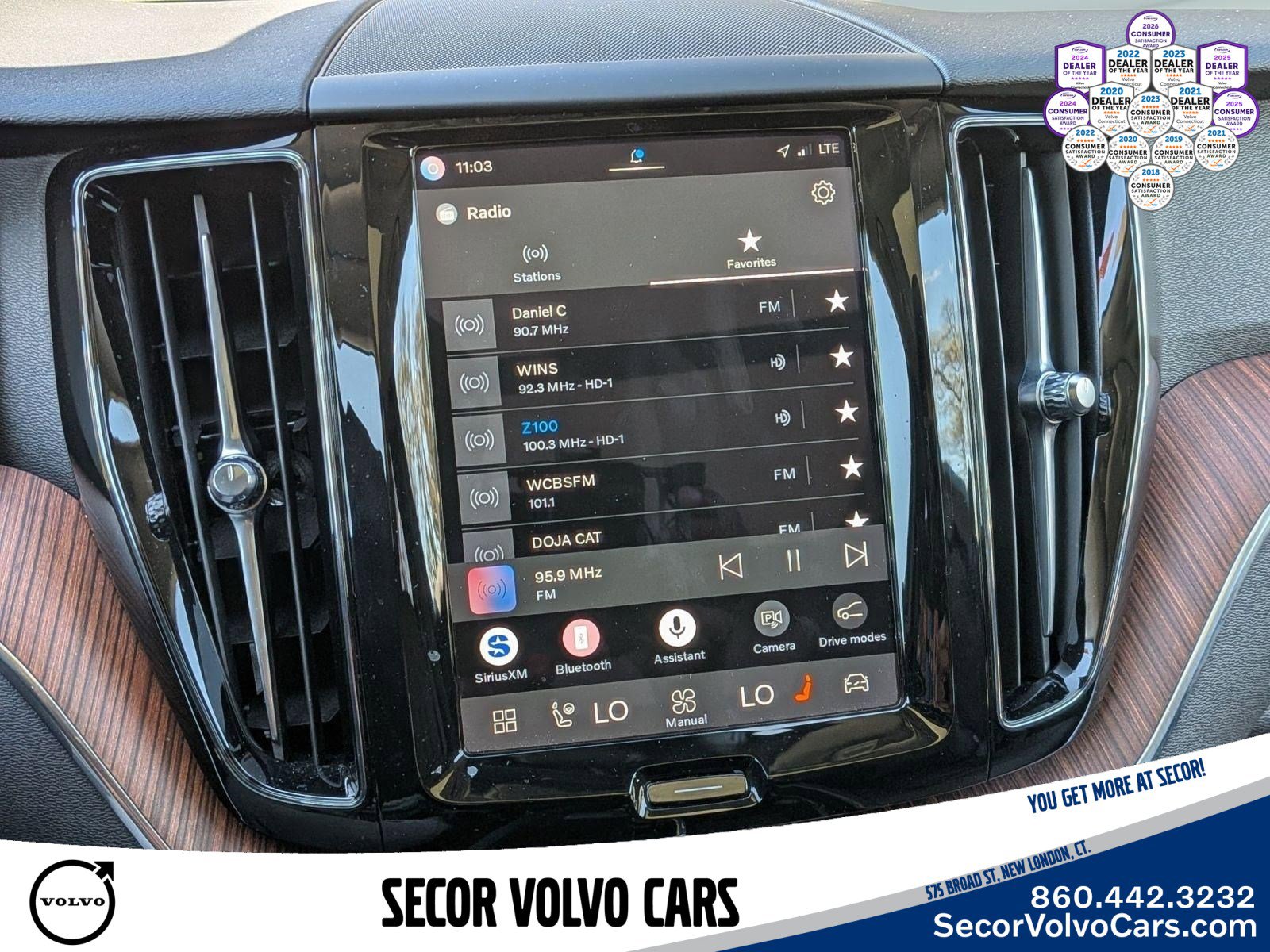 Used 2023 Volvo XC60 B5 Plus AWD/4WD image 22
