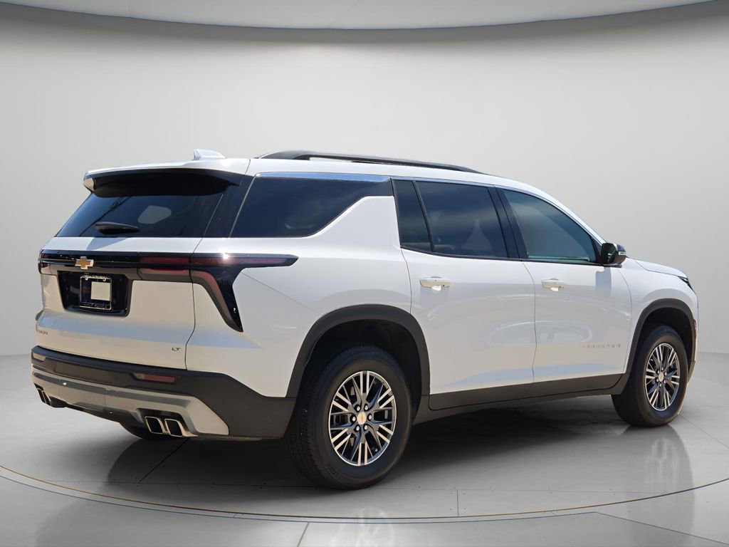 Used 2024 Chevrolet Traverse LT w/ Trailering Package FWD image 7