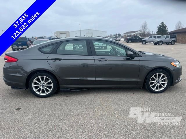 Used 2017 Ford Fusion SE w/ Fusion SE Technology Package image 7