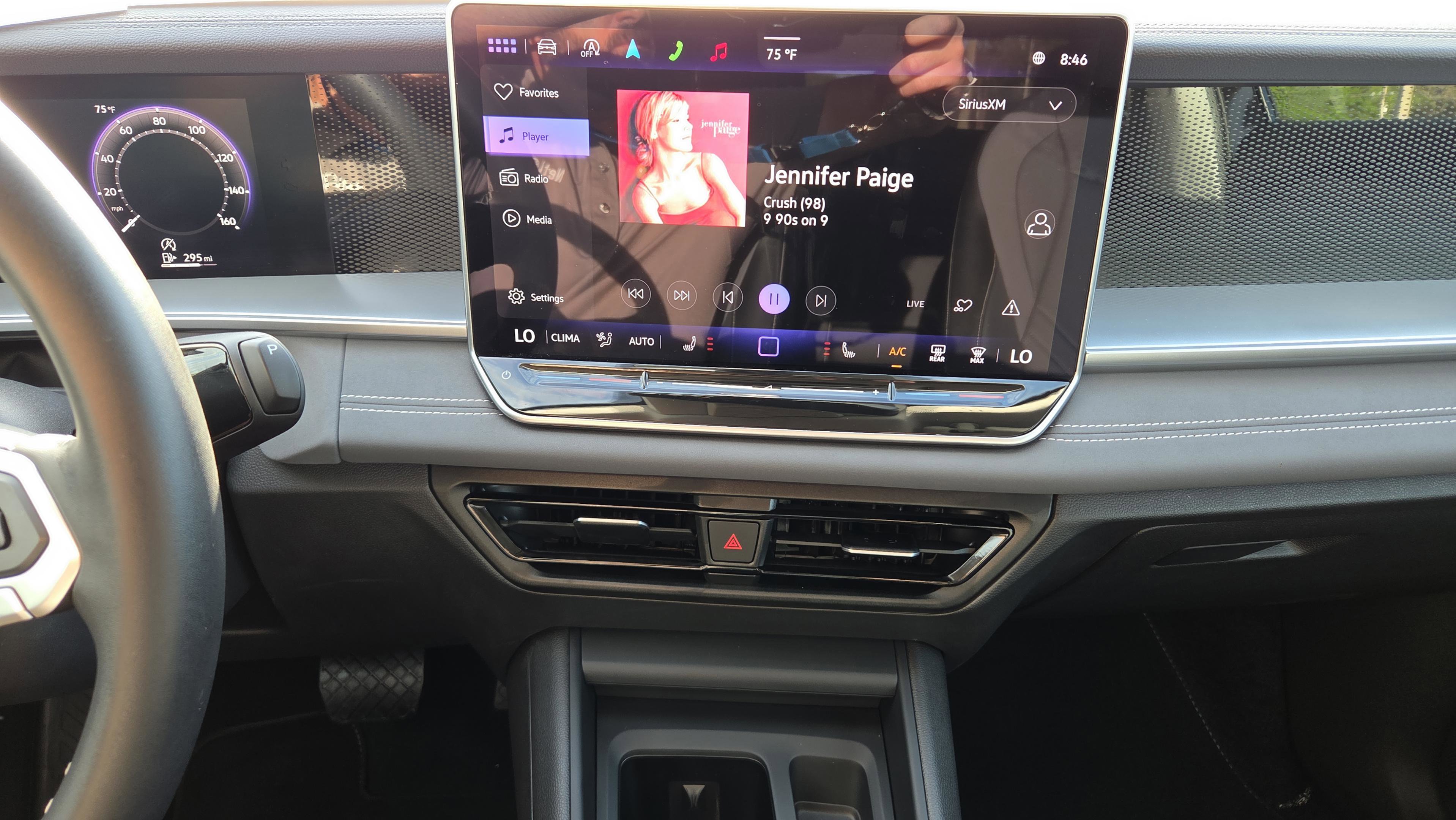 Used 2025 Volkswagen Tiguan SE image 22