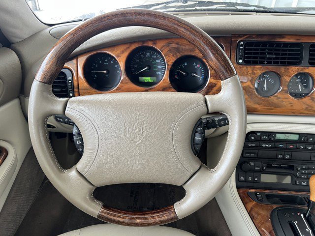 Used 1999 Jaguar XK8 Convertible image 21