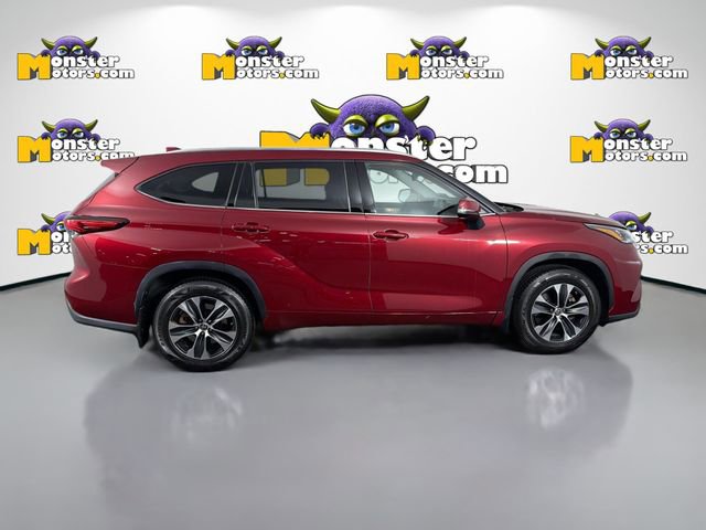 Used 2020 Toyota Highlander XLE AWD/4WD image 4