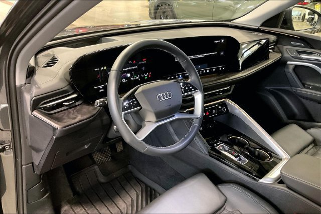 Used 2025 Audi Q5 Premium Plus w/ Premium Plus AWD/4WD image 14