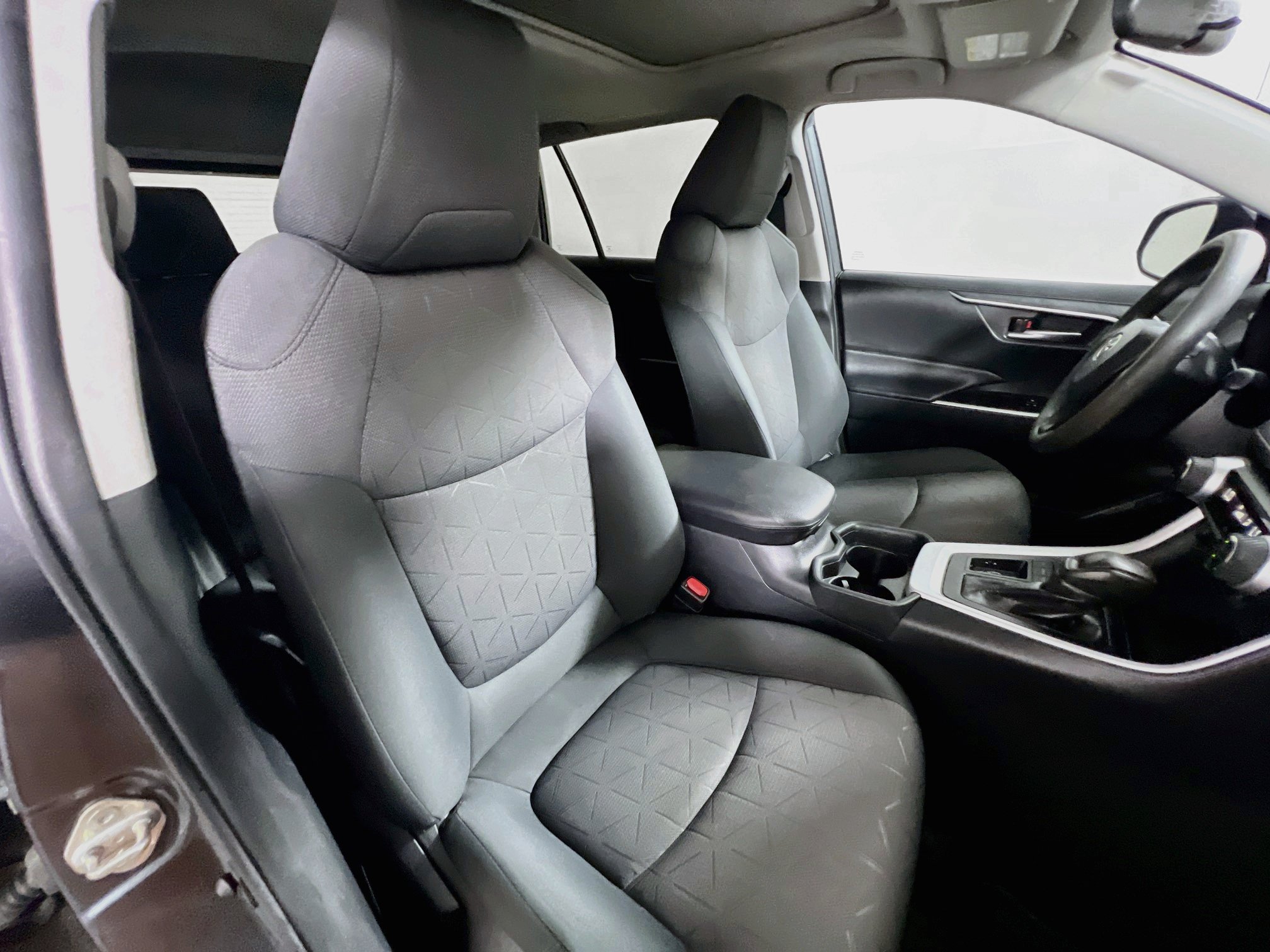 Used 2019 Toyota RAV4 XLE w/ Convenience Package FWD image 30
