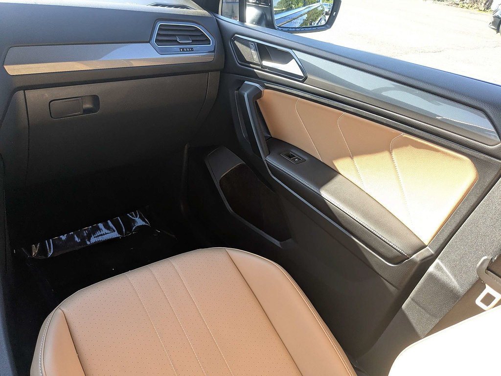 Used 2024 Volkswagen Tiguan SE FWD image 17