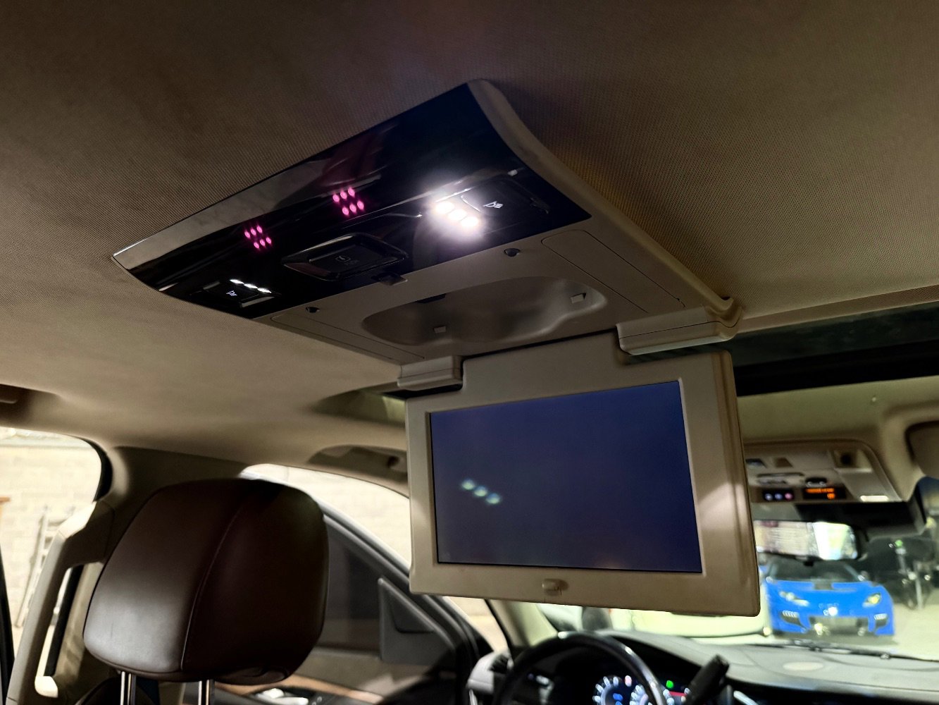Used 2017 Cadillac Escalade Premium Luxury RWD image 29