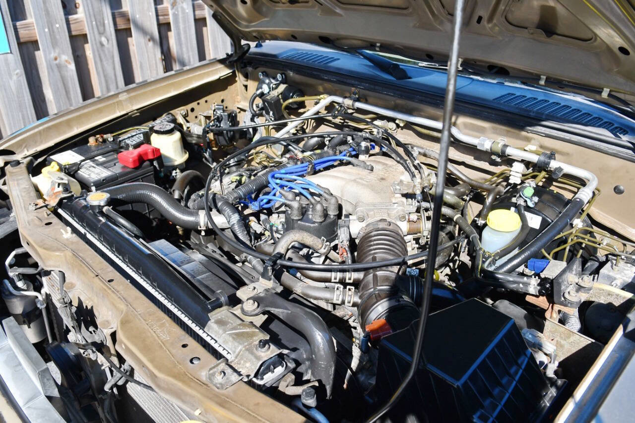 Used 2001 Nissan Frontier SE image 31