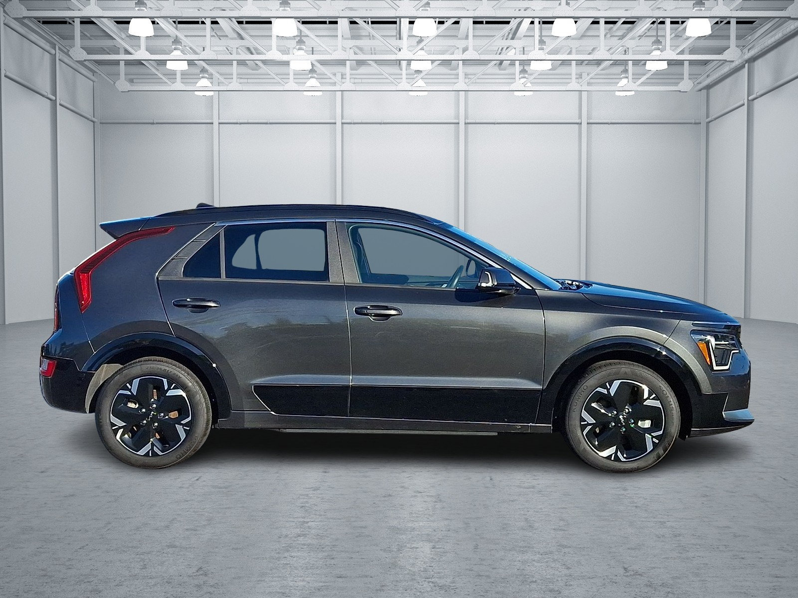 Used 2024 Kia Niro Wind w/ Wind Preserve Package FWD image 7