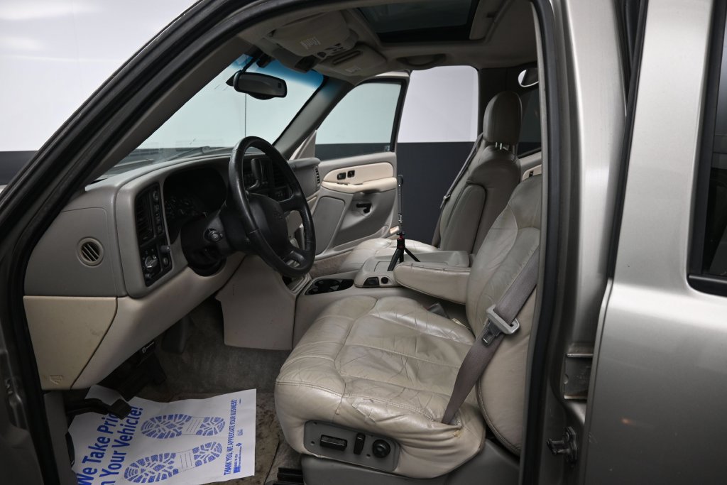 Used 2000 Chevrolet Suburban LT w/ LT Preferred Equipment Group AWD/4WD image 27