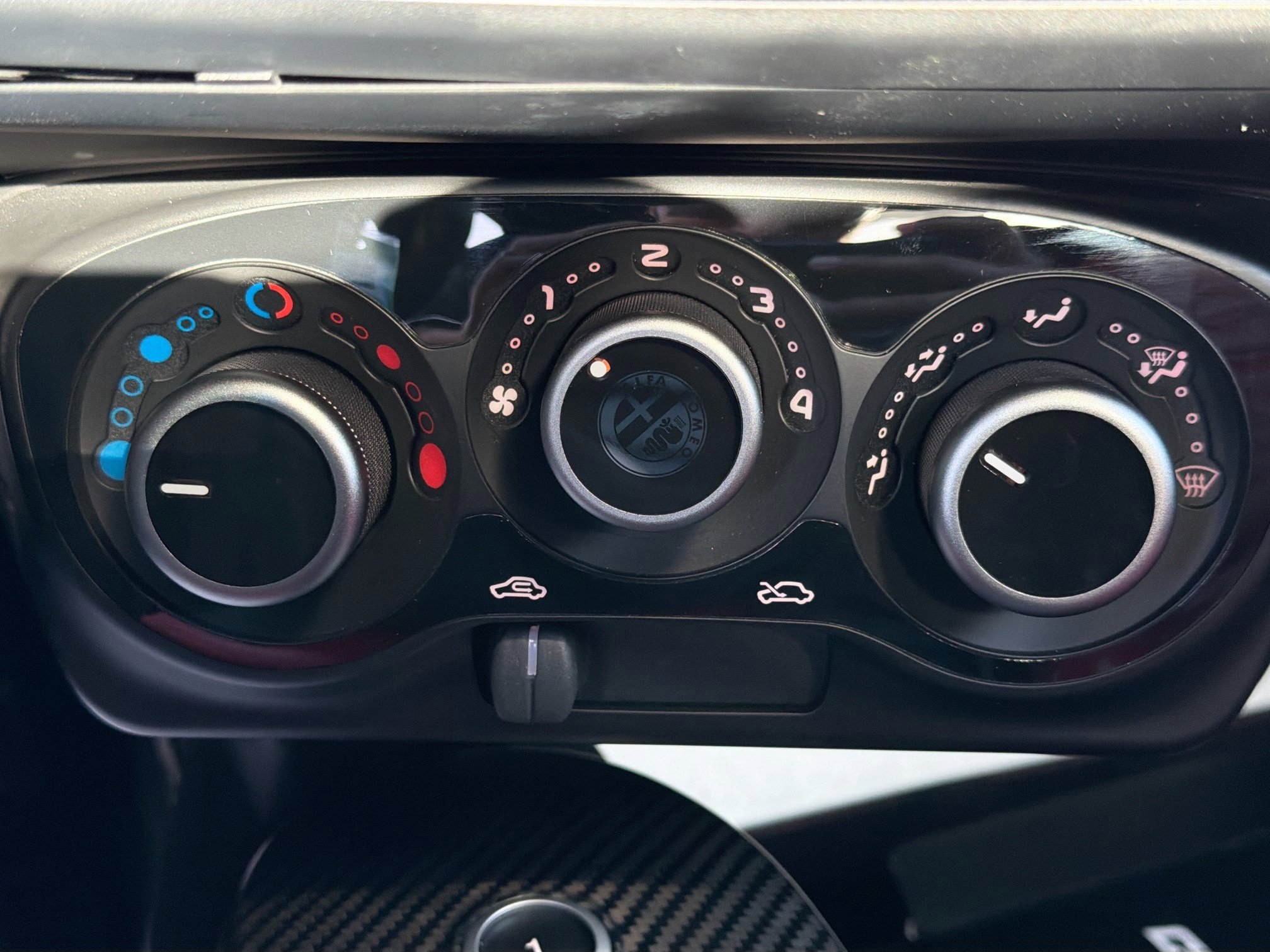 Used 2020 Alfa Romeo 4C Spider RWD image 26