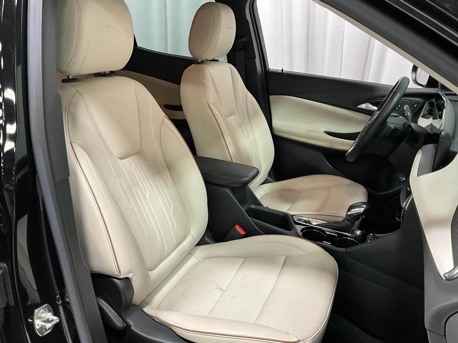 Used 2024 Buick Encore GX Avenir w/ Avenir Convenience Package AWD/4WD image 9