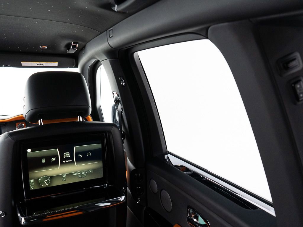 Certified 2023 Rolls-Royce Cullinan AWD/4WD image 31