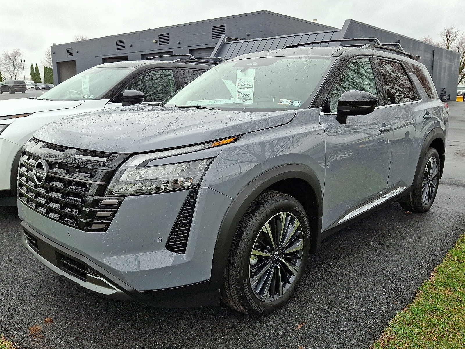 New 2026 Nissan Pathfinder Platinum image 3