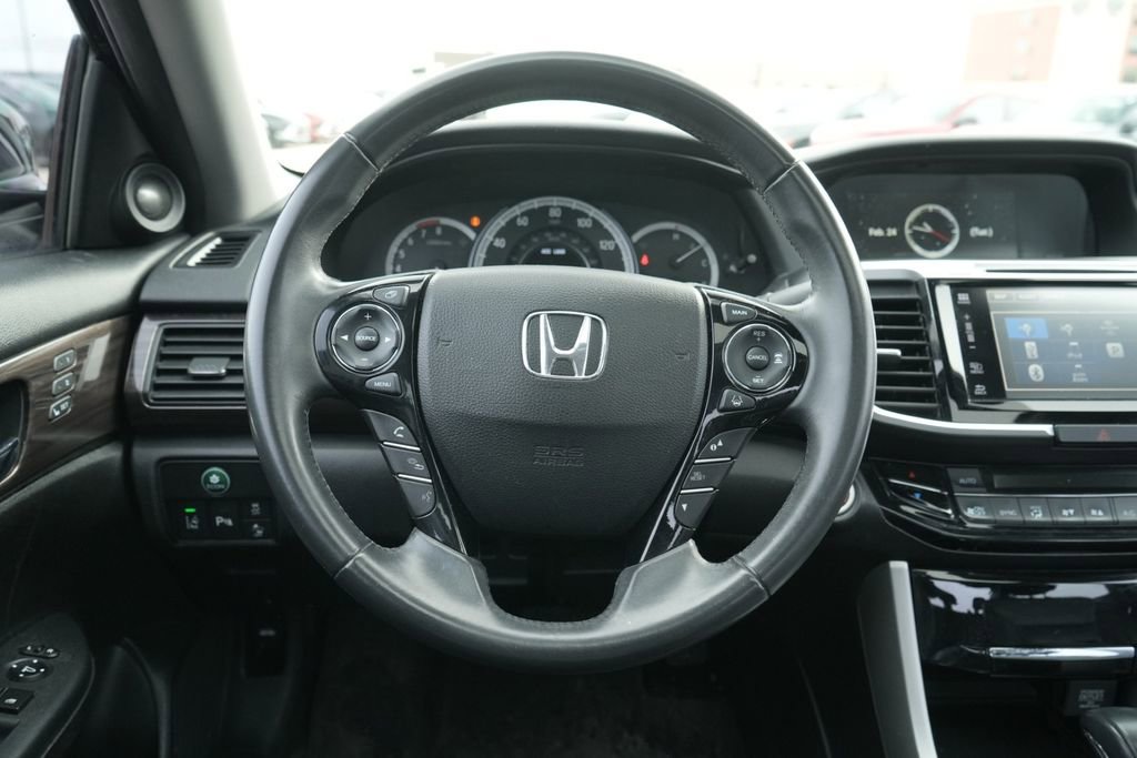 Used 2016 Honda Accord Touring image 16