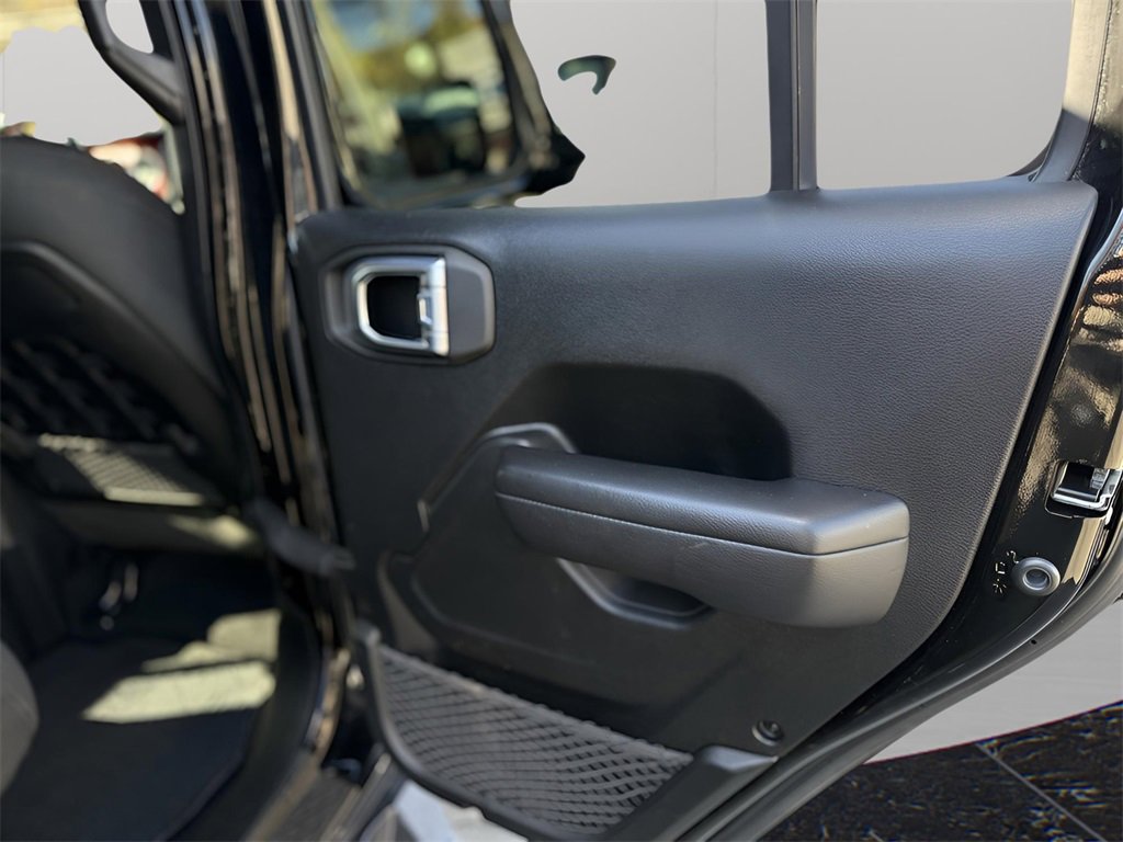 Used 2021 Jeep Gladiator Rubicon w/ Dual Top Group image 39