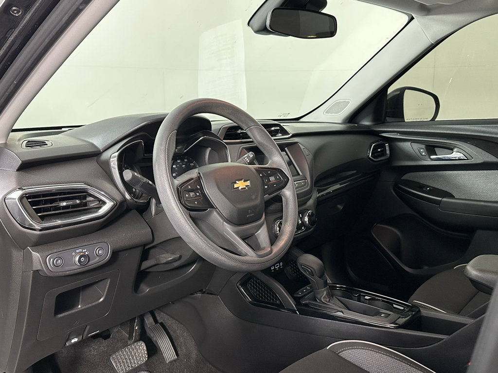 Used 2022 Chevrolet TrailBlazer LT FWD image 3