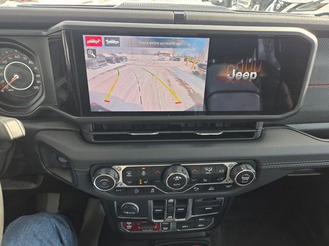Used 2024 Jeep Gladiator Rubicon w/ Technology Group image 19