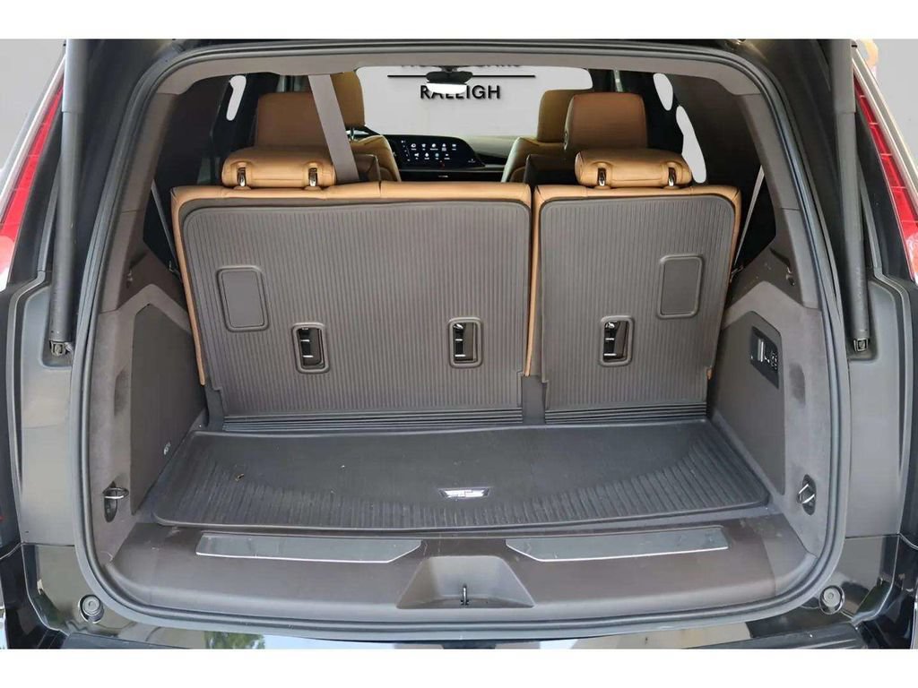 Used 2021 Cadillac Escalade Premium Luxury w/ Driver Assist Tech Package AWD/4WD image 12
