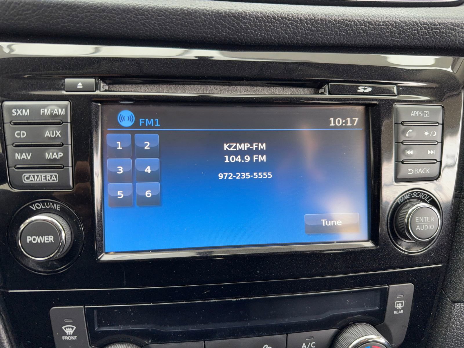 Used 2017 Nissan Rogue SV w/ SV Premium Package image 27