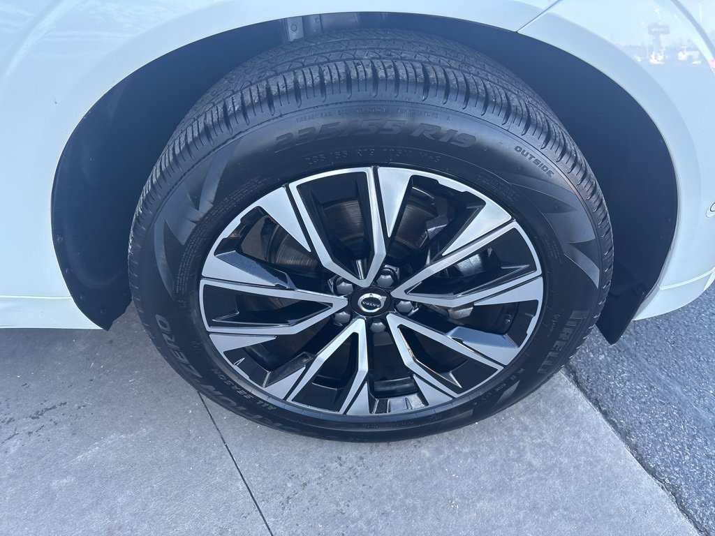 Used 2025 Volvo XC60 B5 Plus image 14