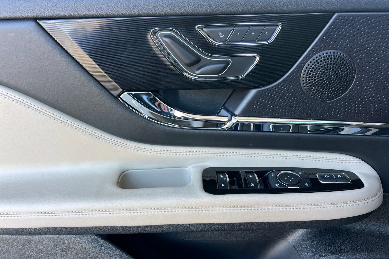 Certified 2025 Lincoln Corsair Grand Touring w/ Equipment Group 301A image 11