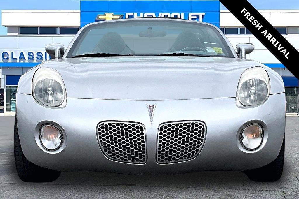 Used 2007 Pontiac Solstice Convertible image 2