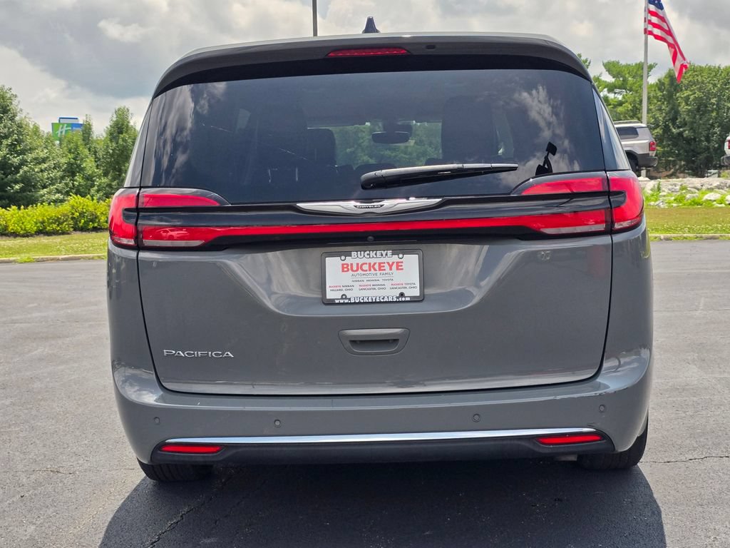 Used 2023 Chrysler Pacifica Touring-L FWD image 7