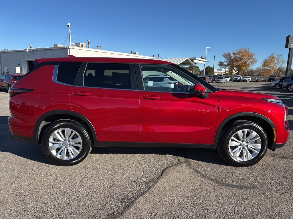 New 2025 Mitsubishi Outlander ES image 8