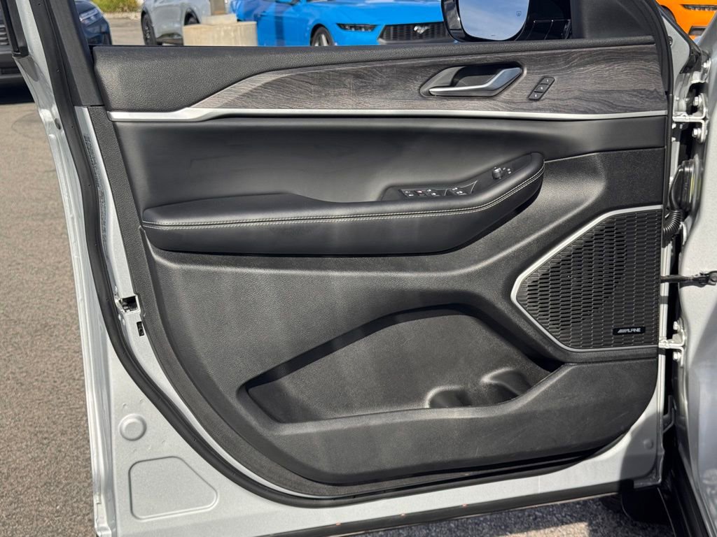 Used 2023 Jeep Grand Cherokee Limited w/ MOPAR Finishing Package image 15