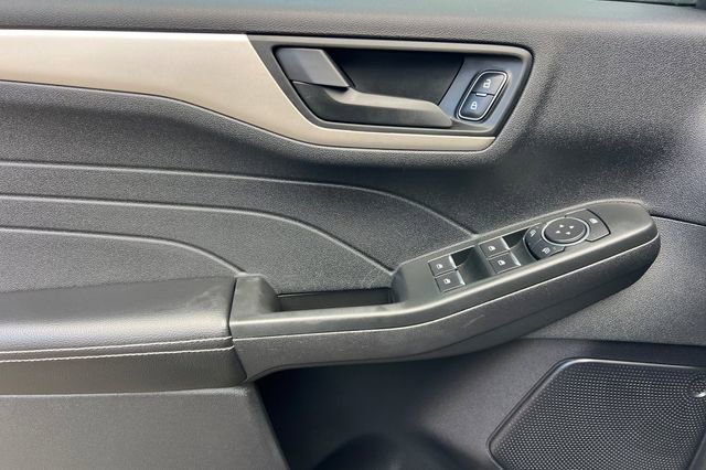 Used 2022 Ford Escape SE image 11